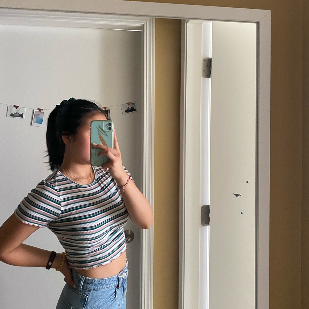 cute cropped ruffle sleeve top
